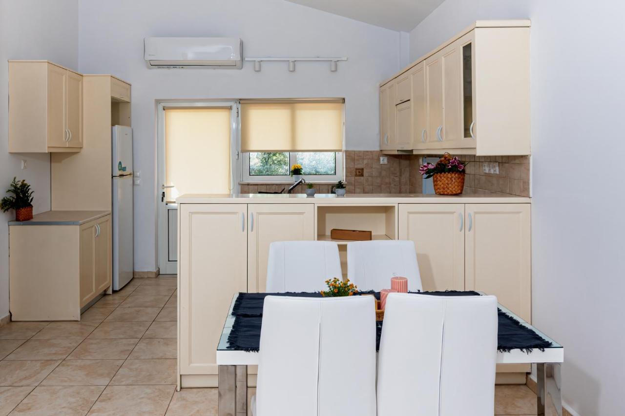 Bona'S Guest House Agia  Ngoại thất bức ảnh