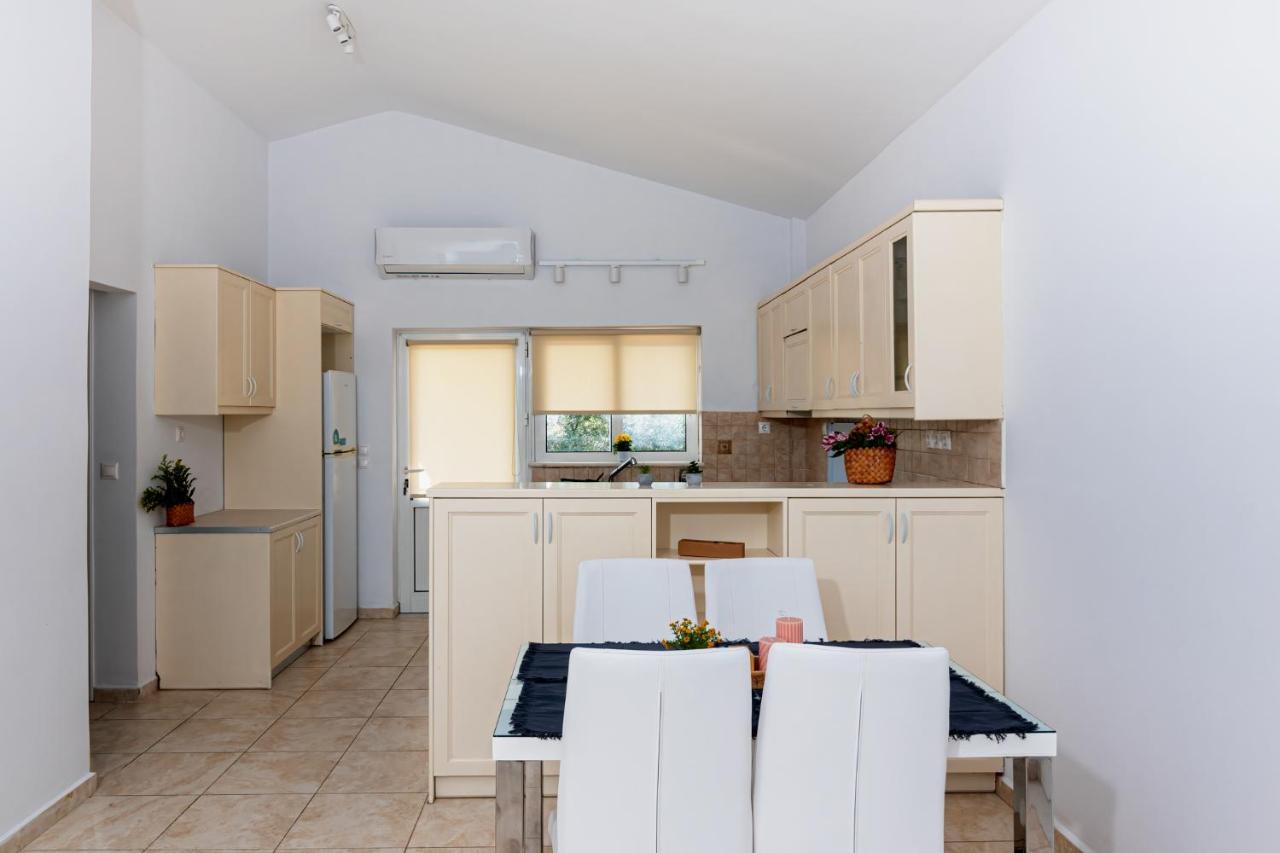 Bona'S Guest House Agia  Ngoại thất bức ảnh